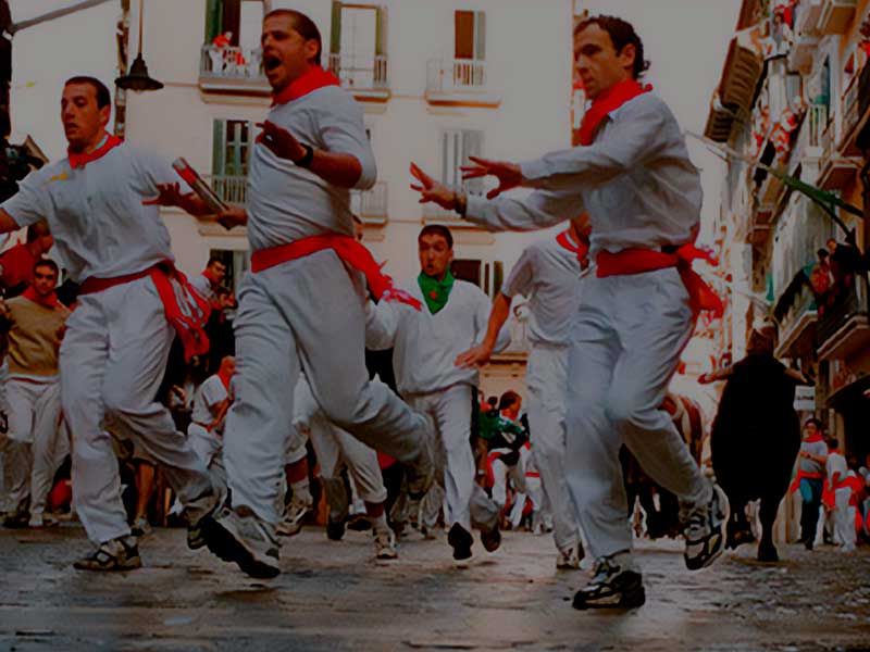 Vístete con el auténtico espíritu pamplonica