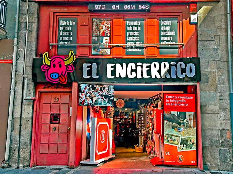 Fachada de la tienda El Encierrico en Pamplona, souvenirs y recuerdos de San Fermín