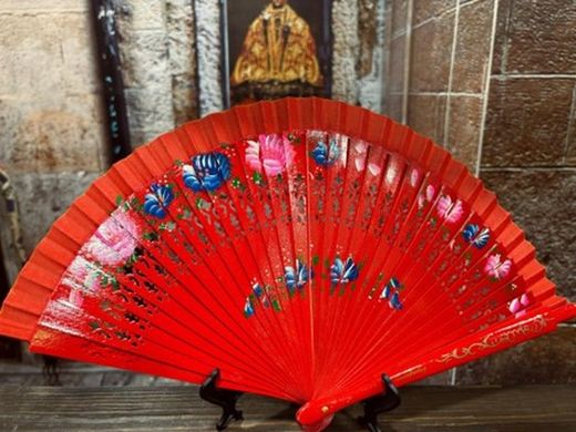 Abanico madera rojo con rosas