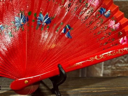 Abanico madera rojo con rosas