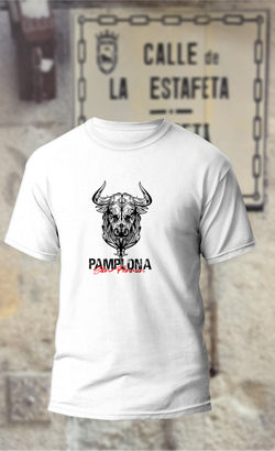 Camiseta con cabeza de toro negro y blanco y abajo texto en negro Pamplona y San Fermin en rojo