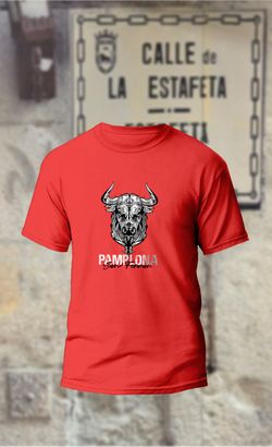 Camiseta con cabeza de toro negro y blanco y abajo texto en negro Pamplona y San Fermin en rojo