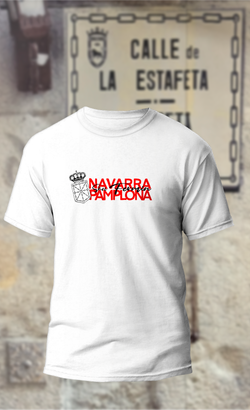 Camiseta con escudo de Navarra en blanco o negro y texto “Navarra” y “Pamplona” en rojo.