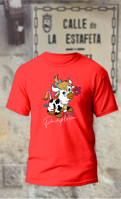 Camiseta con una vaquita con una flor en la boca