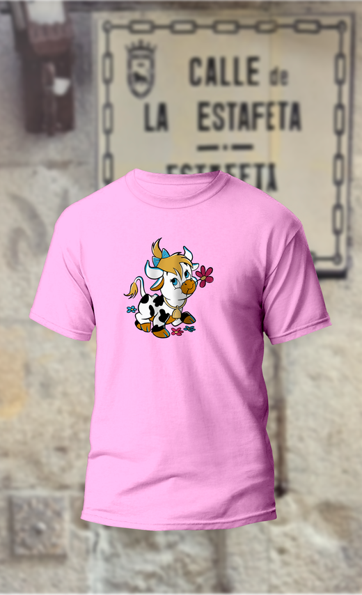 Camiseta con una vaquita con una flor en la boca