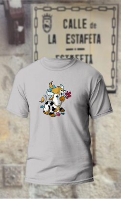 Camiseta con una vaquita con una flor en la boca