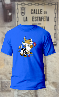 Camiseta con una vaquita con una flor en la boca