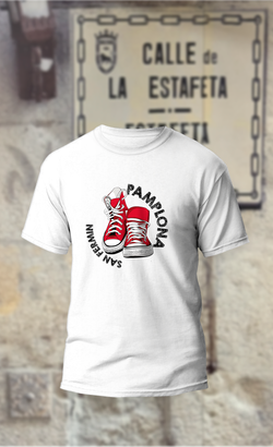 Camiseta con zapatillas Converse rojas