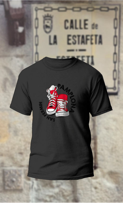 Camiseta con zapatillas Converse rojas
