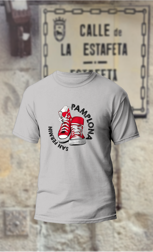 Camiseta con zapatillas Converse rojas