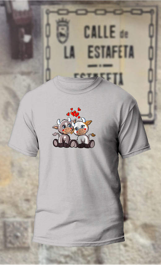 Camiseta de torito y vaquita enamorados con corazones