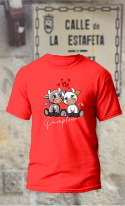 Camiseta de torito y vaquita enamorados con corazones