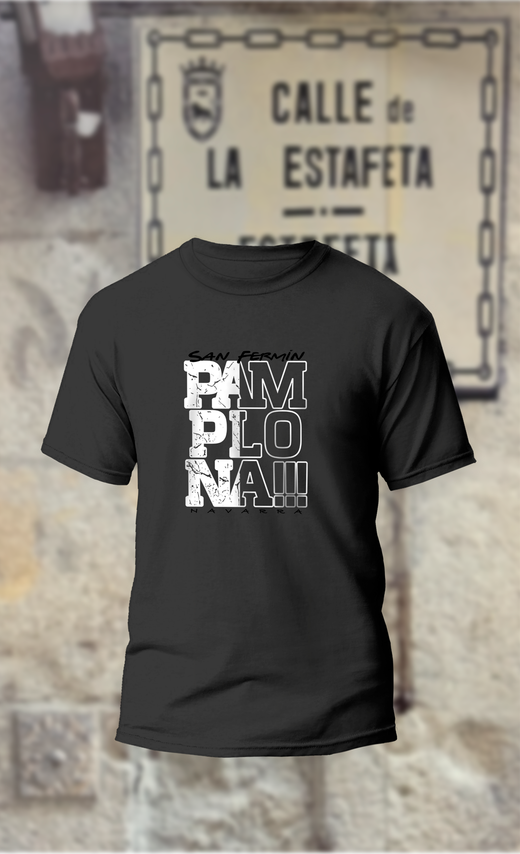Camiseta texto rojo con Pamplona en vertical