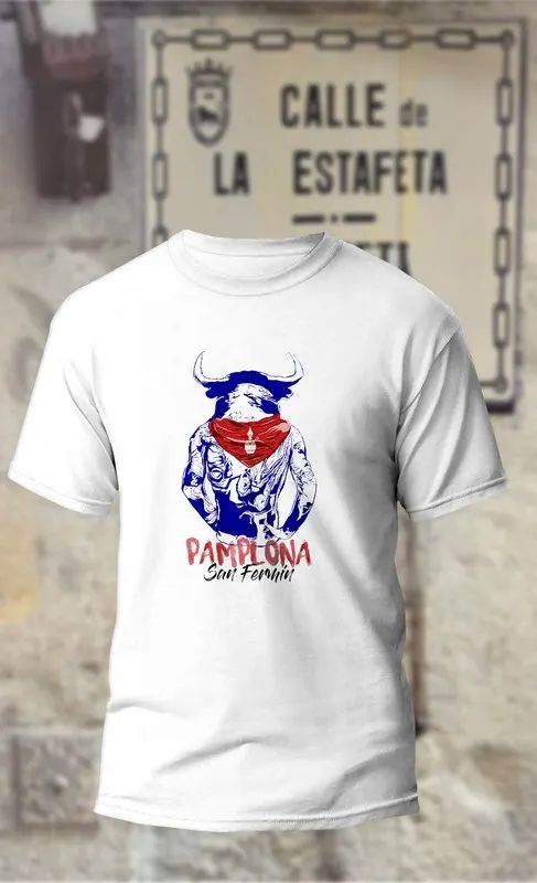 Camiseta toro azul de espaldas, con pañuelo.