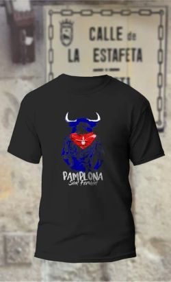 Camiseta toro azul de espaldas, con pañuelo.