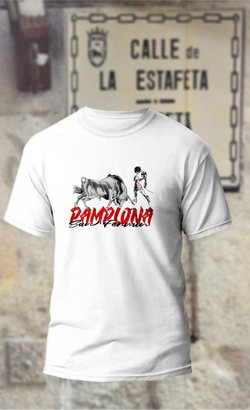 Camiseta toro con torero en negro y texto de Pamplona en rojo