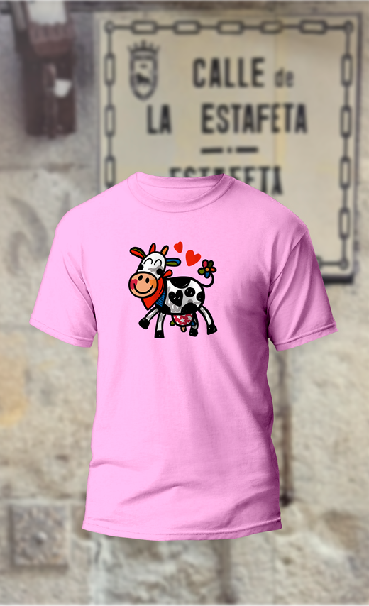 Camiseta vaquita amorosa con pañuelico y corazones encima