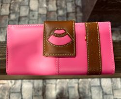 Cartera rosa y marrón