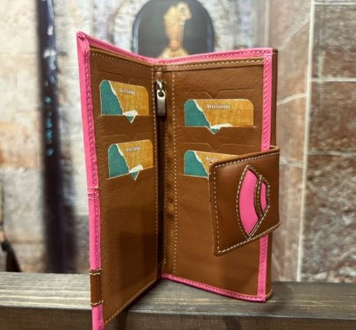 Cartera rosa y marrón