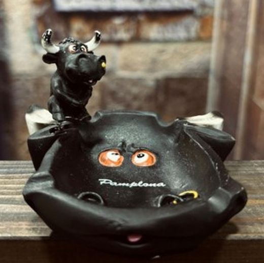 Cenicero Toro mueve cabeza