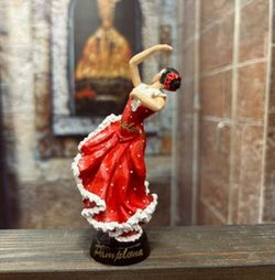 Figura Sevillana Roja