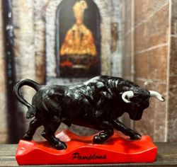 Figura Toro Base Roja