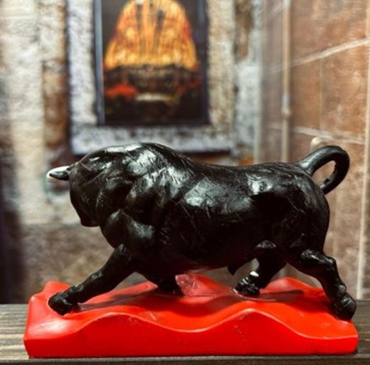 Figura Toro Base Roja