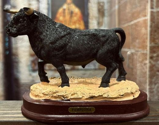 Figura Toro bravo de lado base marron