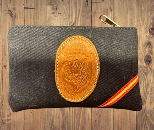 Monedero negro de tela grabado toro en piel