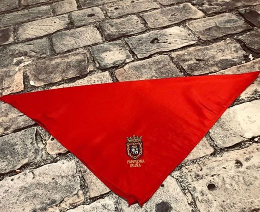 Pañuelo bordado "escudo Pamplona"