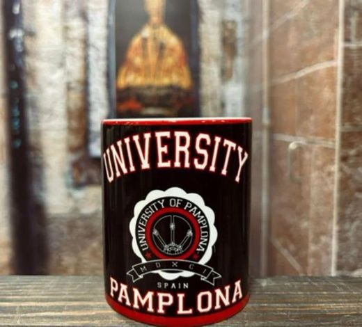 Taza el encierrico diseño universitario