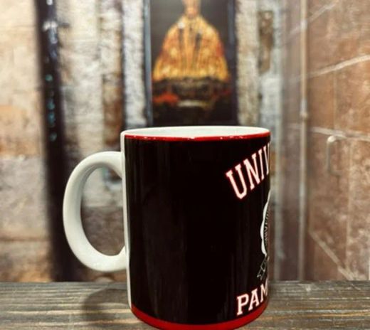 Taza el encierrico diseño universitario