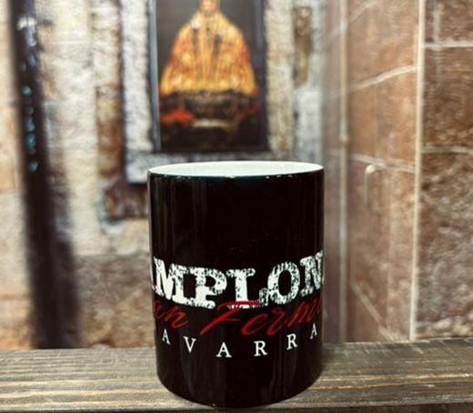 Taza el encierrico toro negra