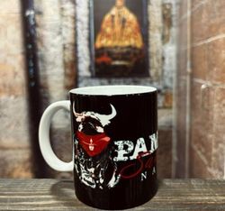 Taza el encierrico toro negra